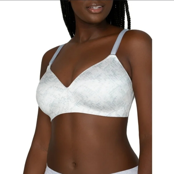 Secret Treasures wireless bra women's size 38b back and side smoothing white - Picture 1 of 5